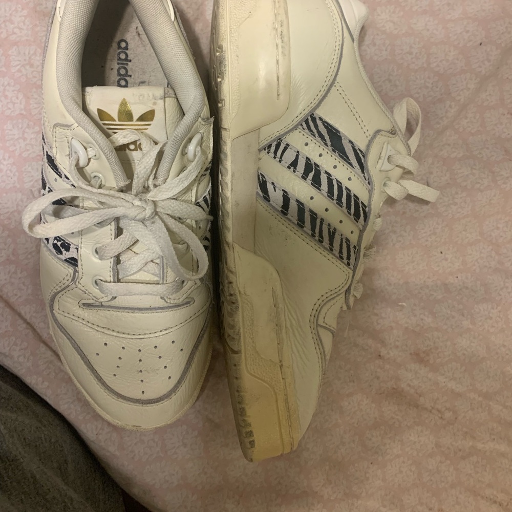 Women’s size 8.5 fashion Adidas
